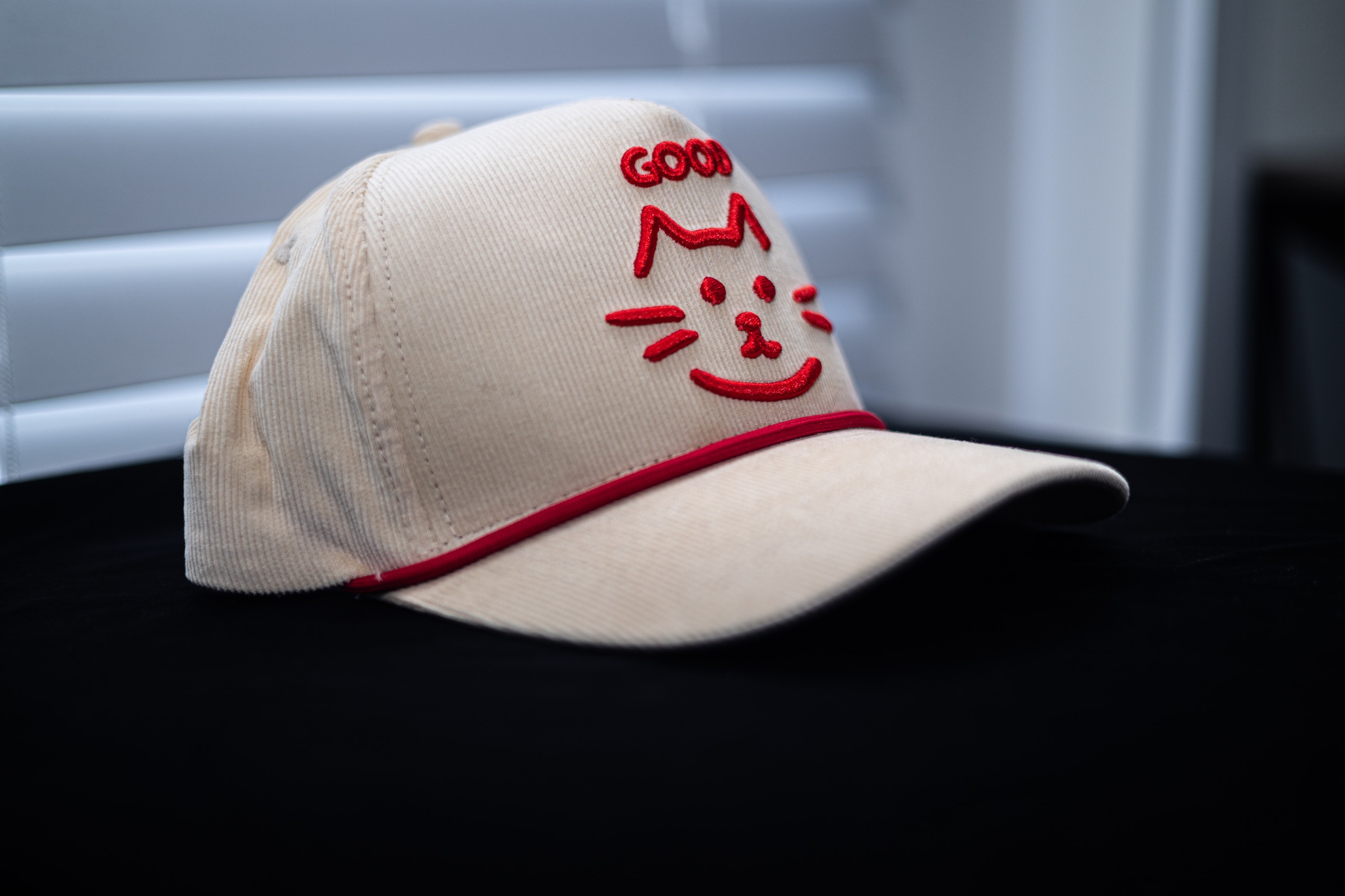 GOOD Cat cap in Cream and Red